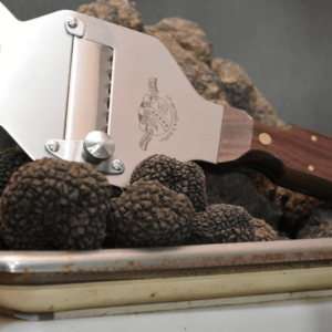 Affetta tartufi con manico in legno in acciaio inox di iorio tartufi molise